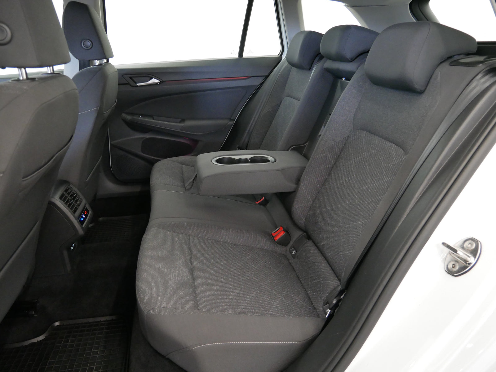 Volkswagen Golf 2.0 TDI 85 kW Life – foto 24