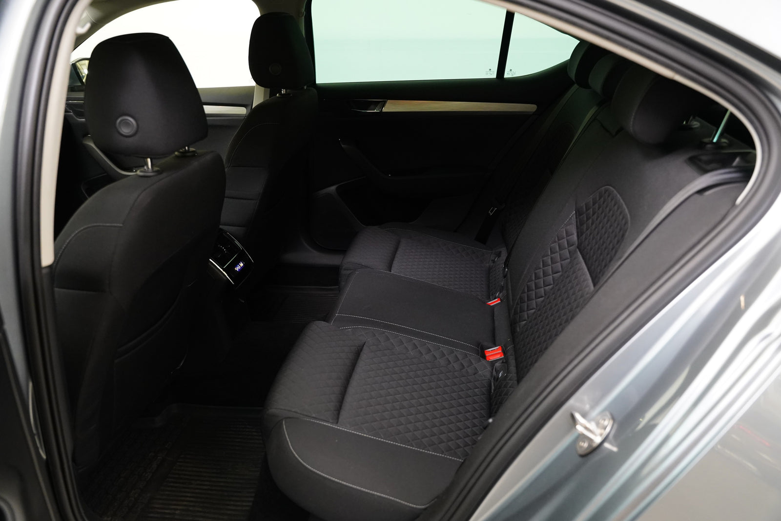 Škoda Superb 2.0 TDI 110 kW Ambition Plus – foto 24