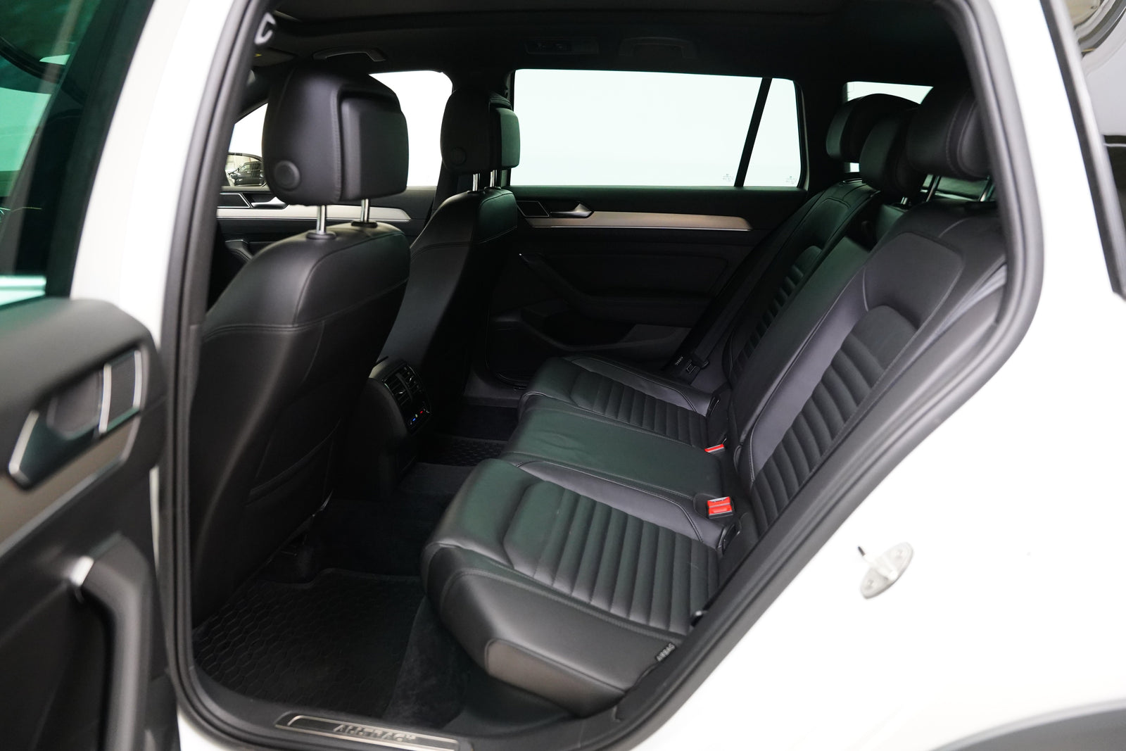 Volkswagen Passat 2.0 TDI 140 kW DSG Alltrack – foto 24