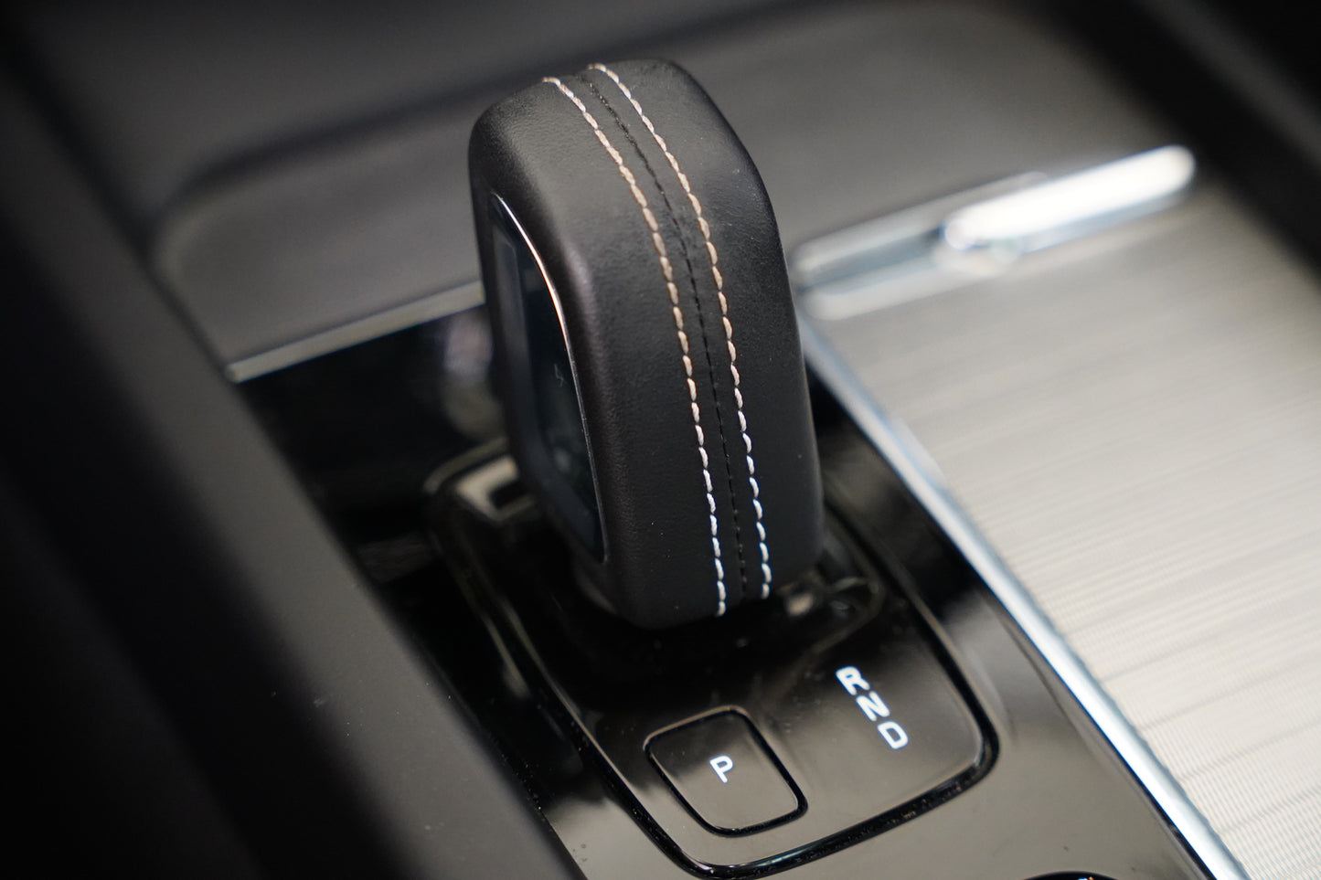 Volvo XC60 B4 145 kW AWD R-Design