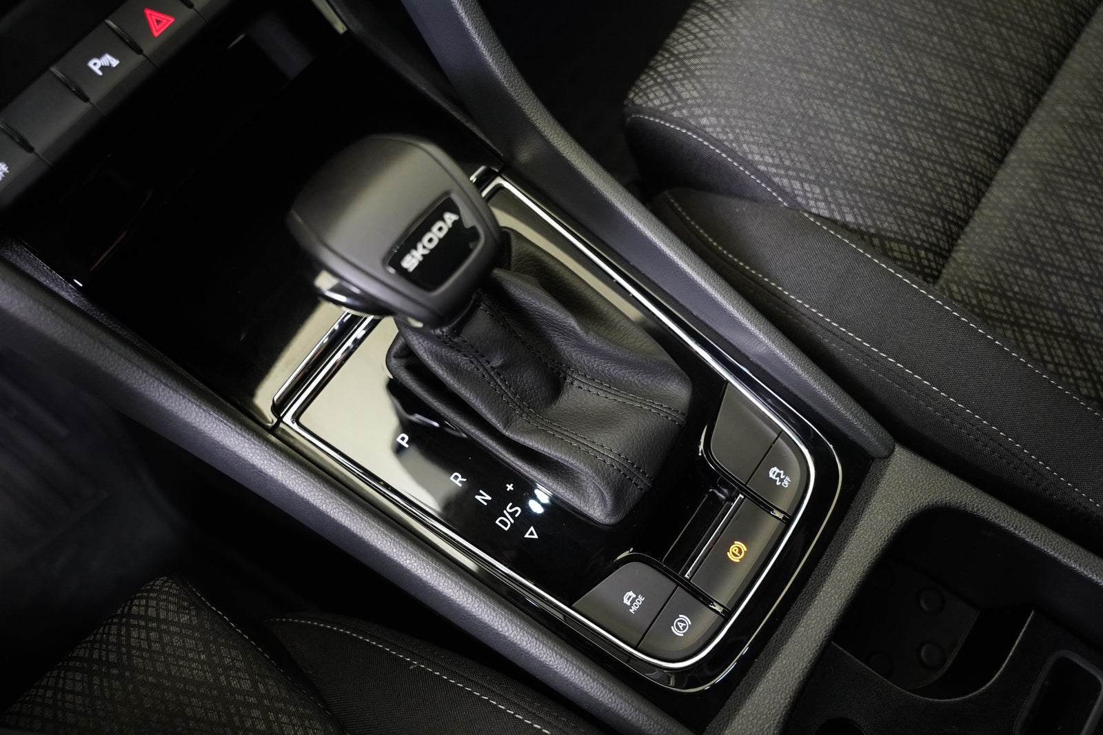 Škoda Karoq 1.5 TSI 110 kW Top Selection – foto 24