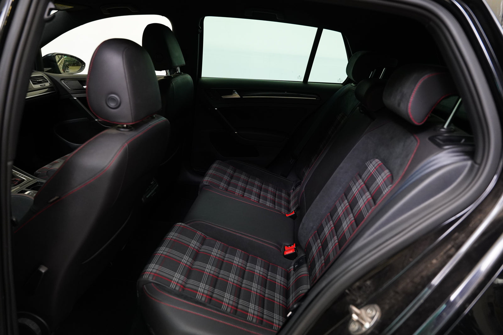 Volkswagen Golf 2.0 TSI 169 kW GTI Performance – foto 24