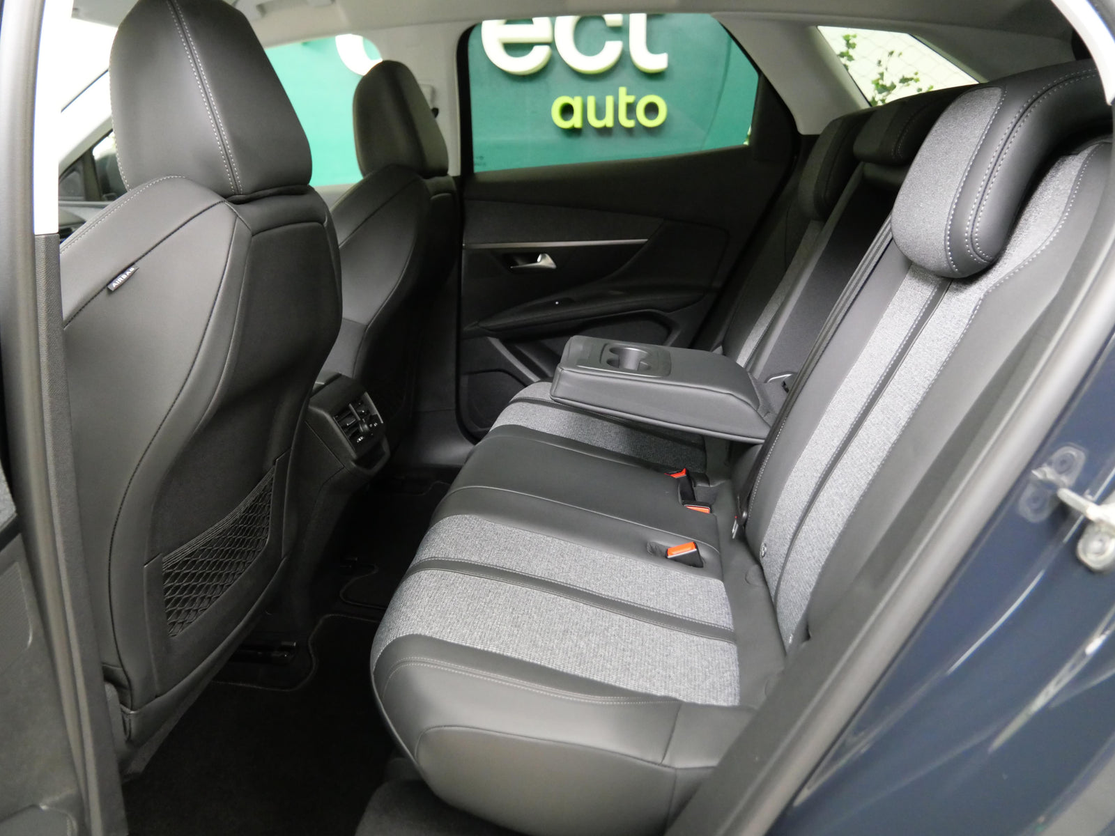 Peugeot 3008 1.2 PureTech 96 kW Allure – foto 24