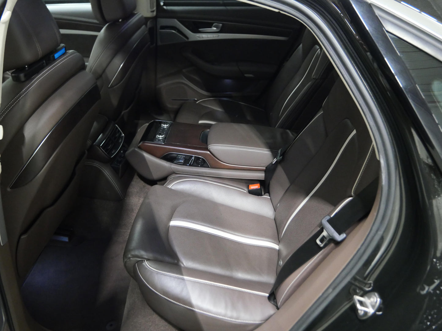 Audi A8 4.2 FSI V8 273 kW