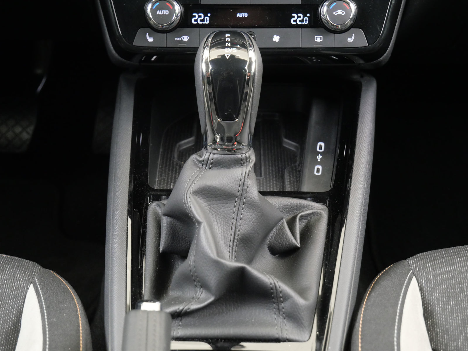 Škoda Scala 1.0 TSI 85kW DSG Top Selection – foto 24