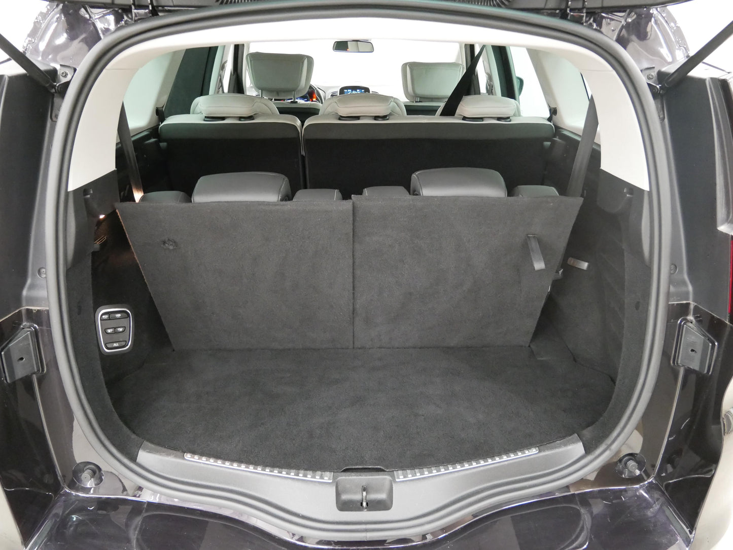 Renault Grand Scénic 1.6 dCi 118 kW Initiale Paris