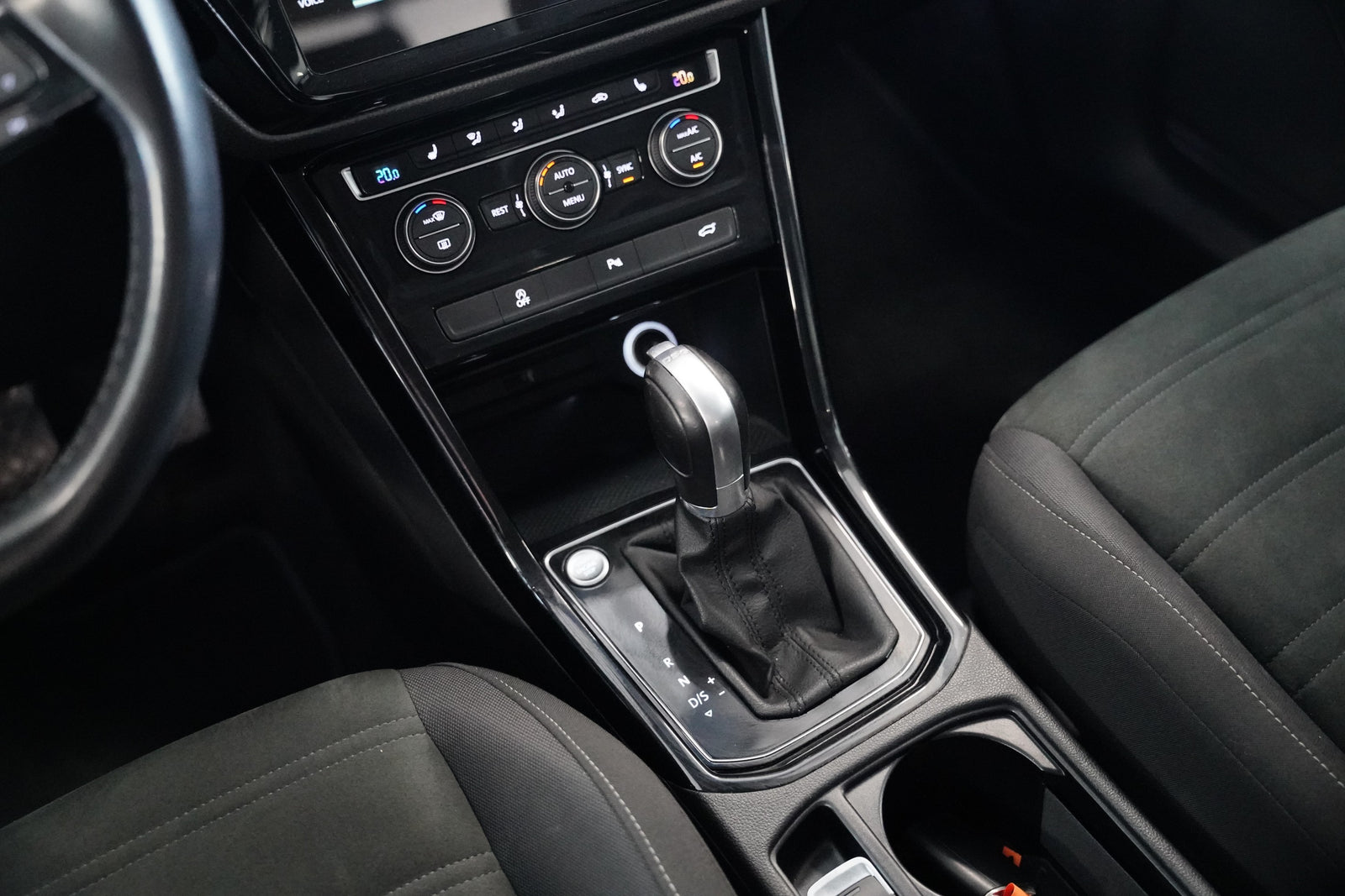 Volkswagen Touran 2.0 TDI 110 kW Highline – foto 23