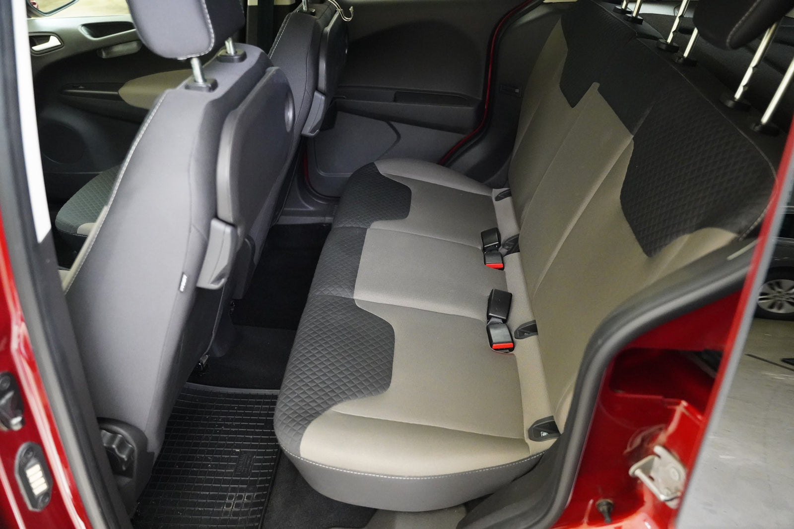 Ford Tourneo Courier 1.5 TDCi 74 kW Trend – foto 24