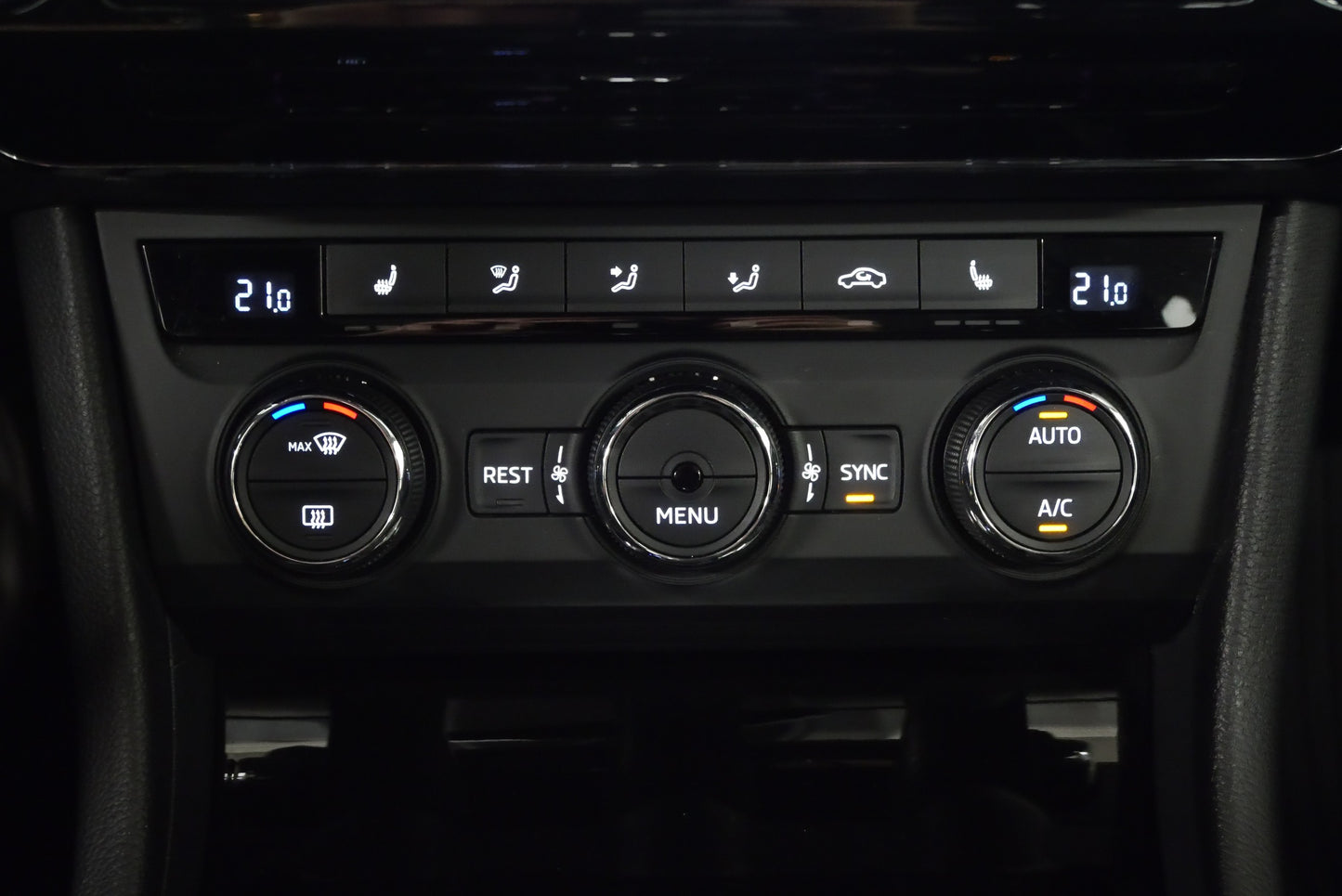 Škoda Superb 2.0 TDI 110 kW DSG Style