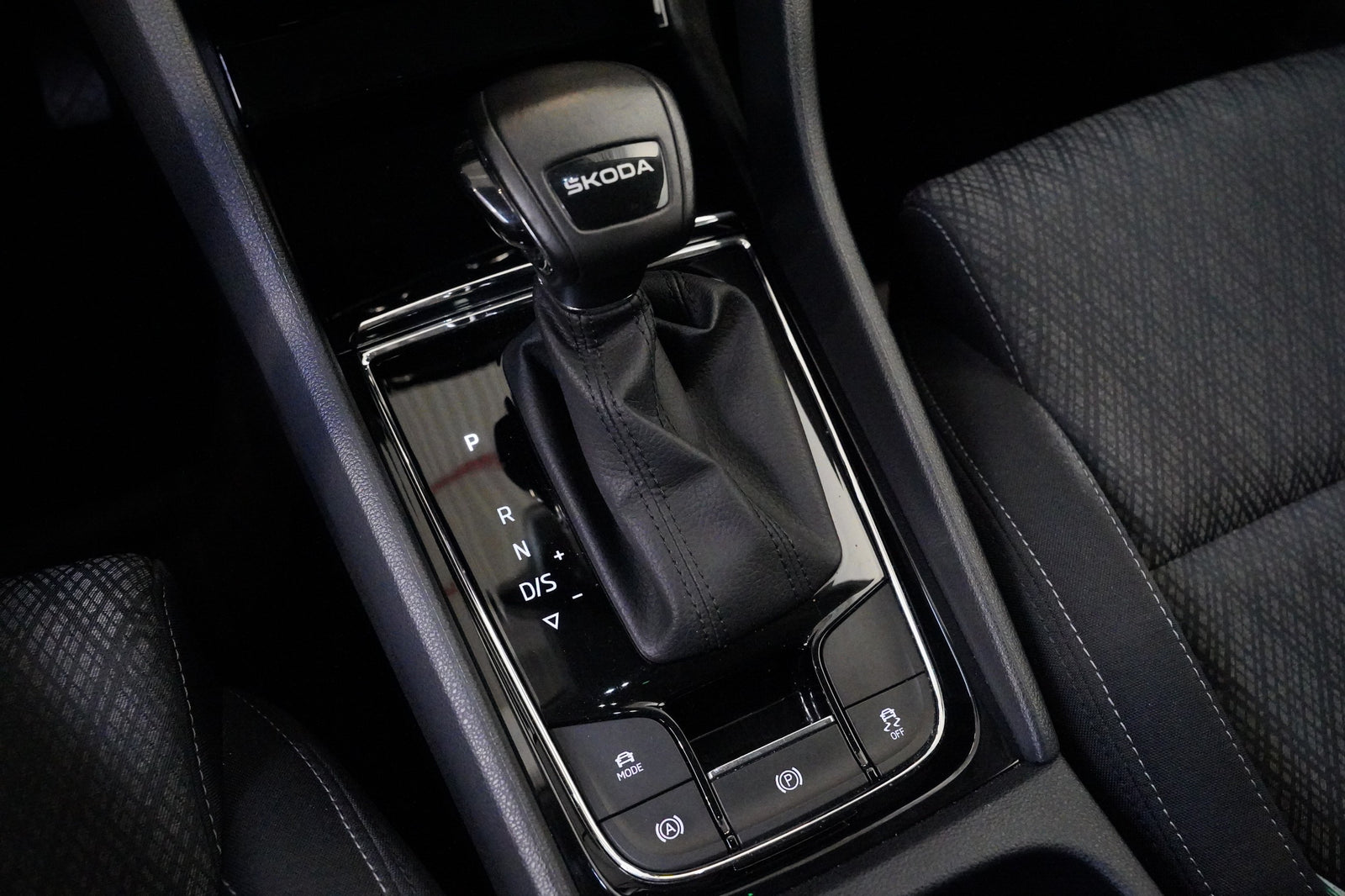 Škoda Karoq 1.5 TSI 110 kW Top Selection – foto 25