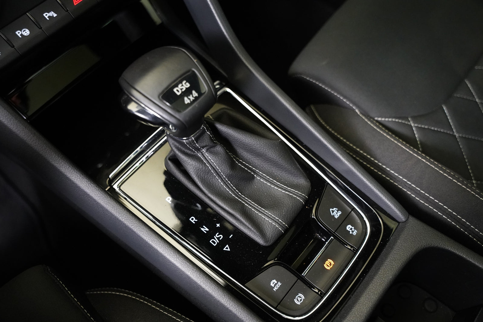 Škoda Karoq 2.0 TSI 140 kW Sportline 4x4 – foto 24