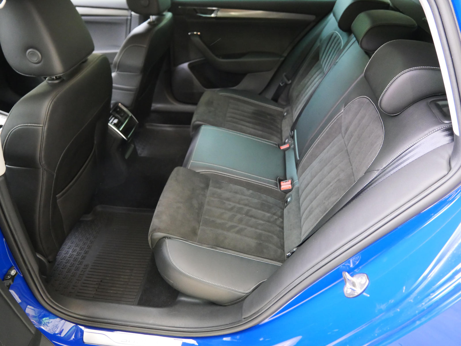 Škoda Superb 2.0 TDI 147 kW DSG 4x4 Style+ – foto 25