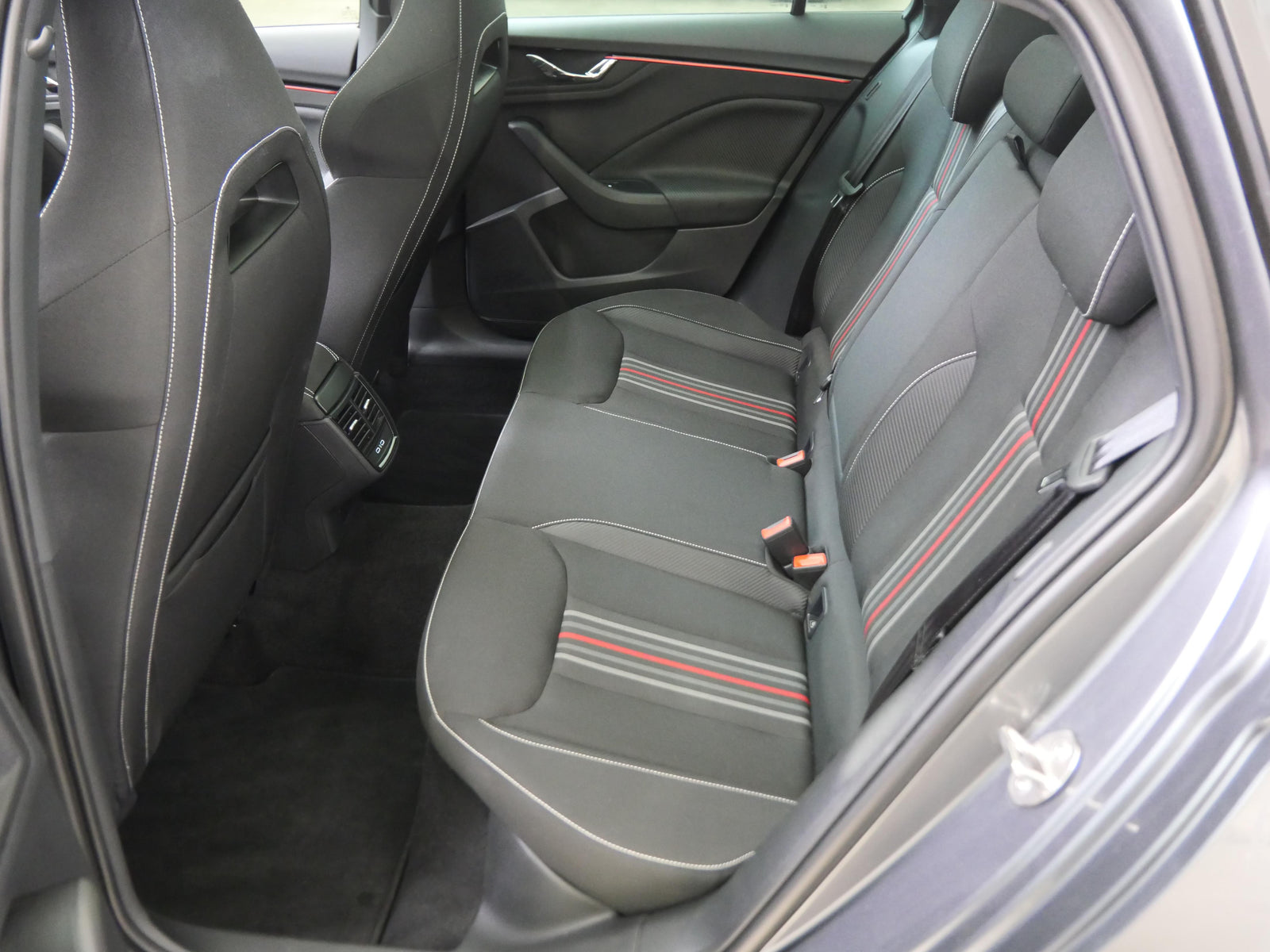 Škoda Scala 1.0 TSI 85 kW DSG Monte Carlo – foto 25