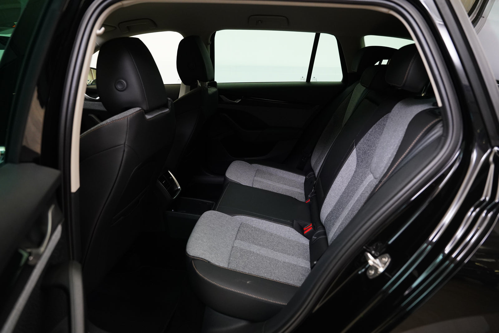 Škoda Octavia 2.0 TDI 110 kW Top Selection – foto 25