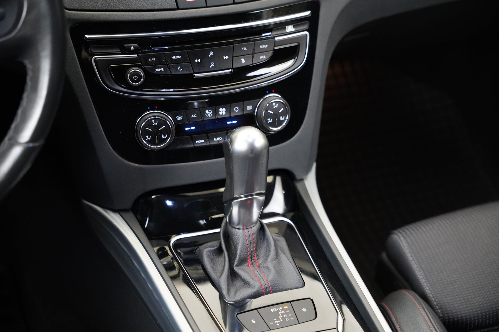 Peugeot 508 2.0 Blue-HDI 132 kW GT – foto 25