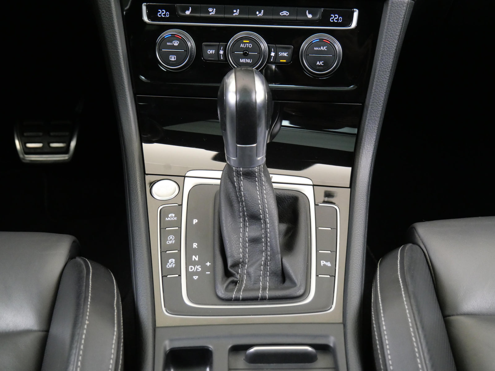 Volkswagen Golf 2.0 TSI 221 kW 4Motion "R" – foto 24