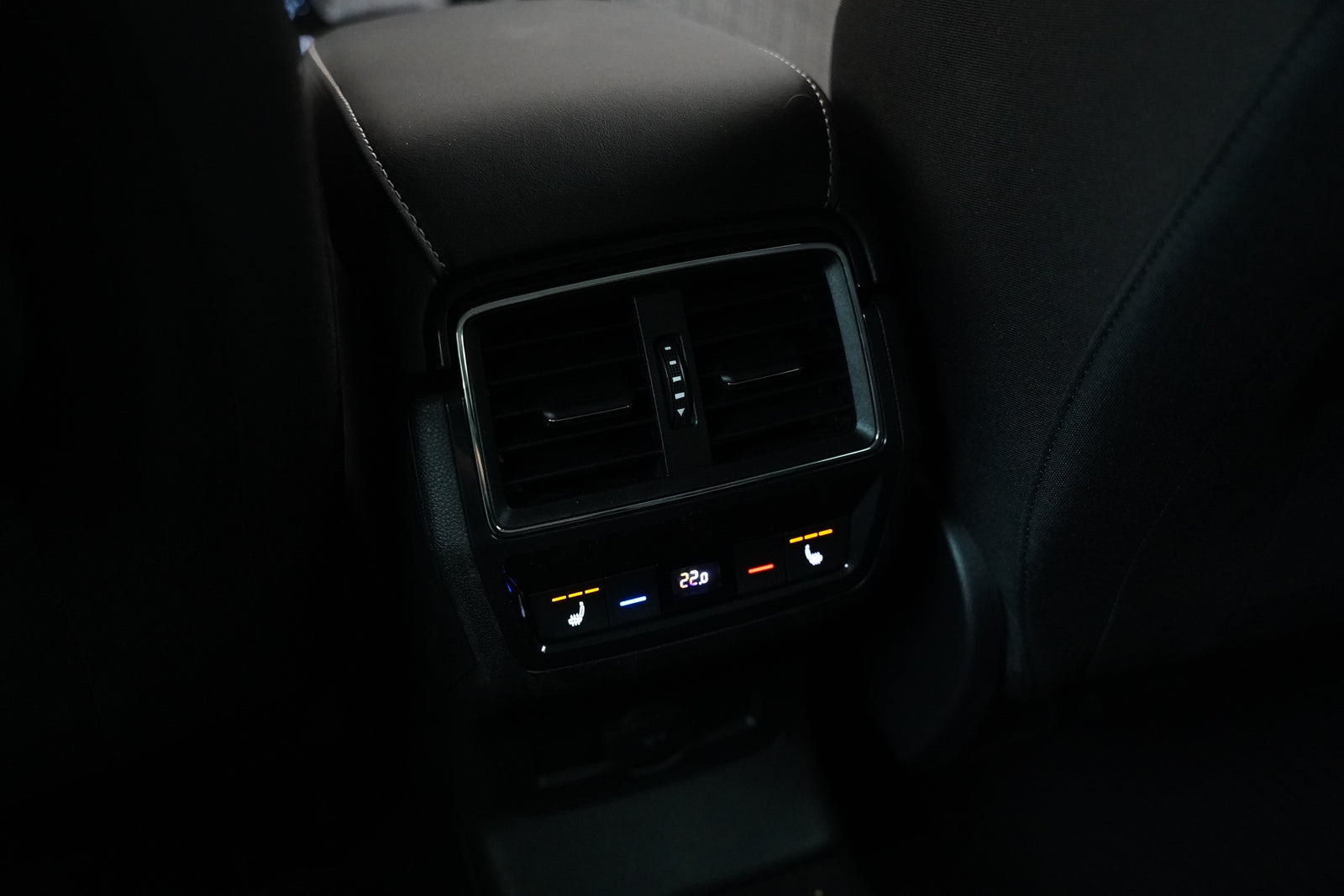 Škoda Karoq 1.5 TSI 110 kW Top Selection – foto 25