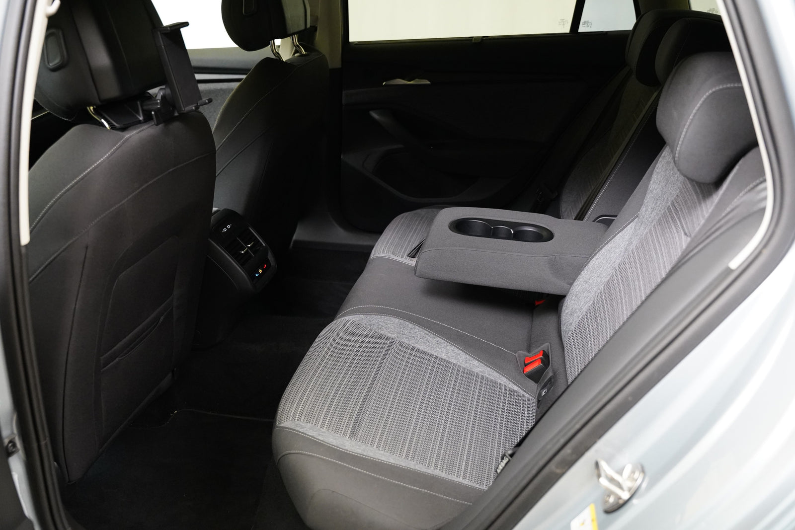 Škoda Superb 2.0 TDI 110 kW Selection – foto 25