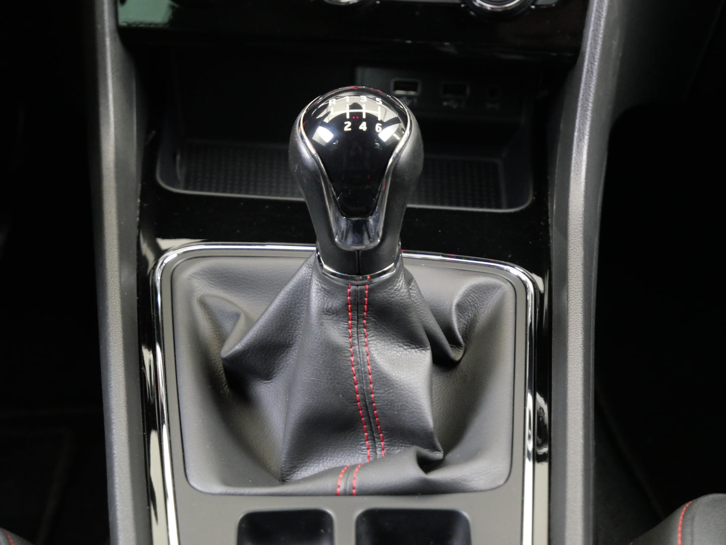 Seat Leon 1.5 TGI 96 kW FR Black Edition