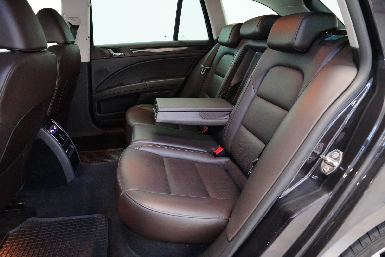 Škoda Superb 2.0 TDI 125 kW DSG L&K – foto 26