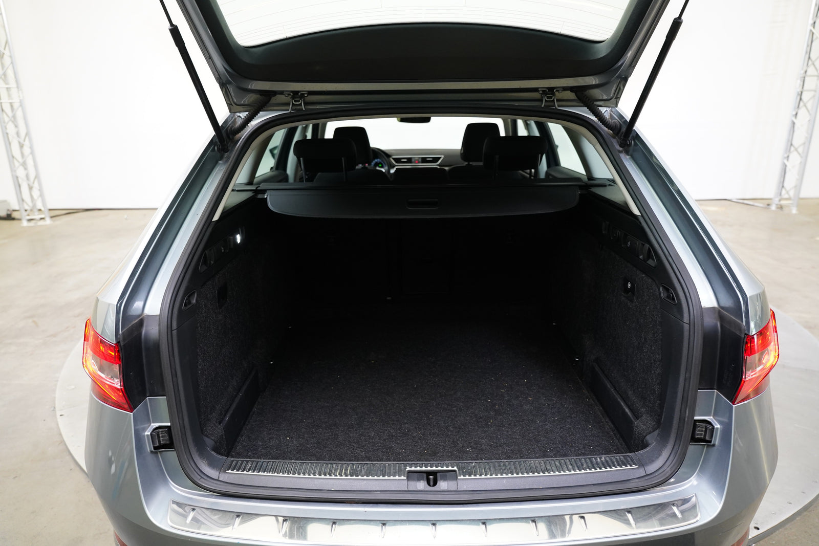 Škoda Superb 2.0 TSI 140kW Style Combi DSG – foto 26