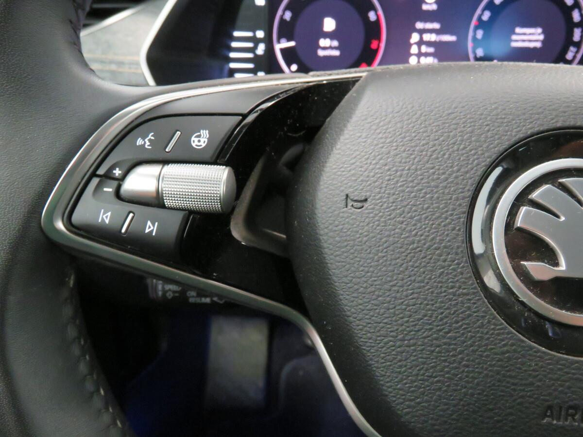 Škoda Octavia 1,5 TSI 110kW Top Selection – foto 16