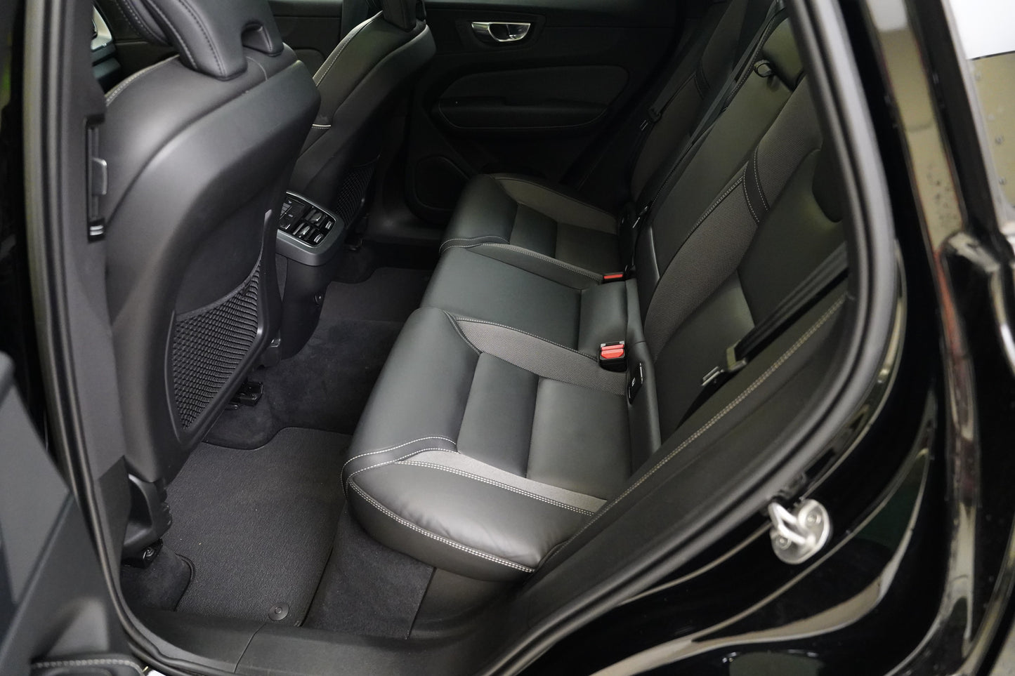 Volvo XC60 B4 145 kW AWD R-Design