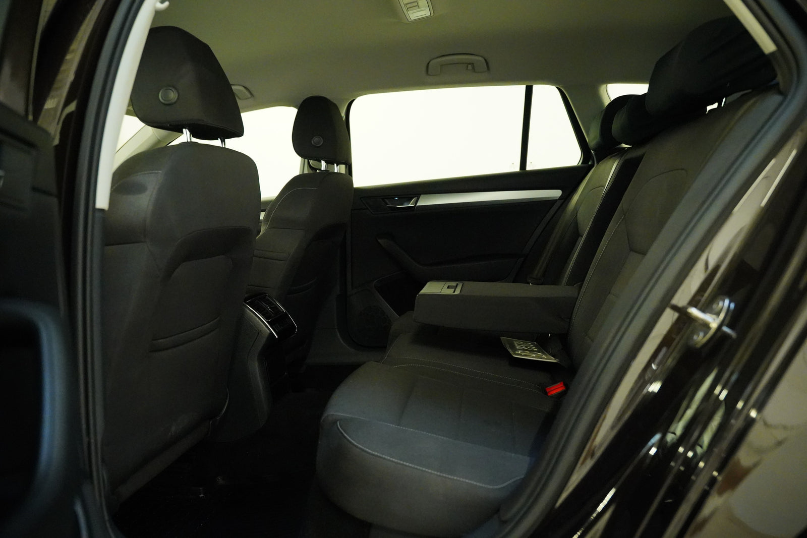 Škoda Superb 1.6 TDI 88 kW DSG Ambition – foto 26