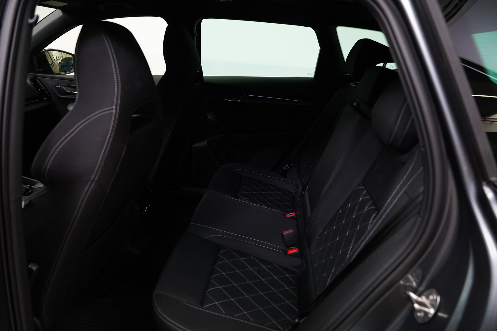 Škoda Karoq 2.0 TDI 110 kW 4x4 Sportline – foto 27