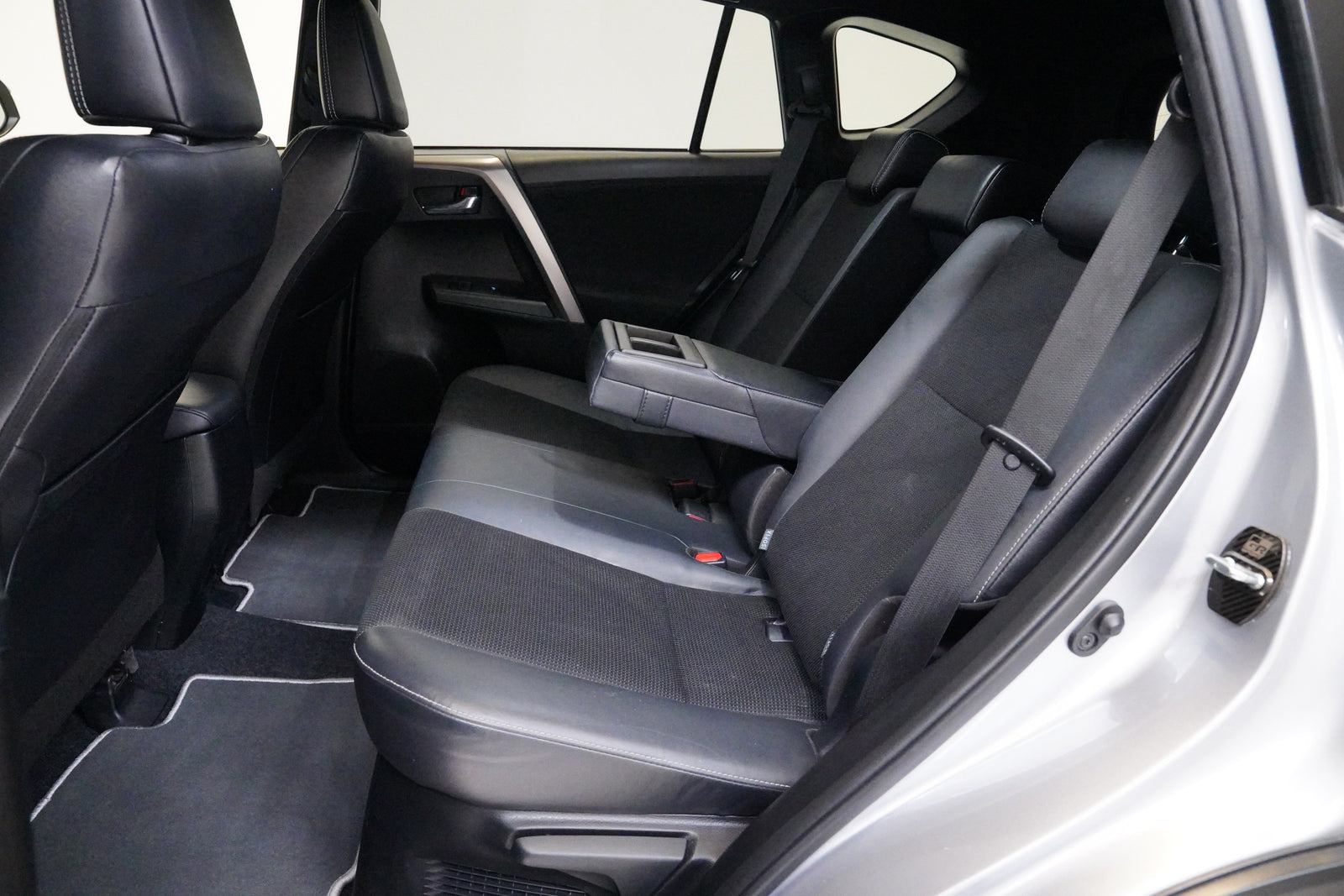 Toyota Rav4 2.5 Hybrid 114 kW 4WD GR – foto 27