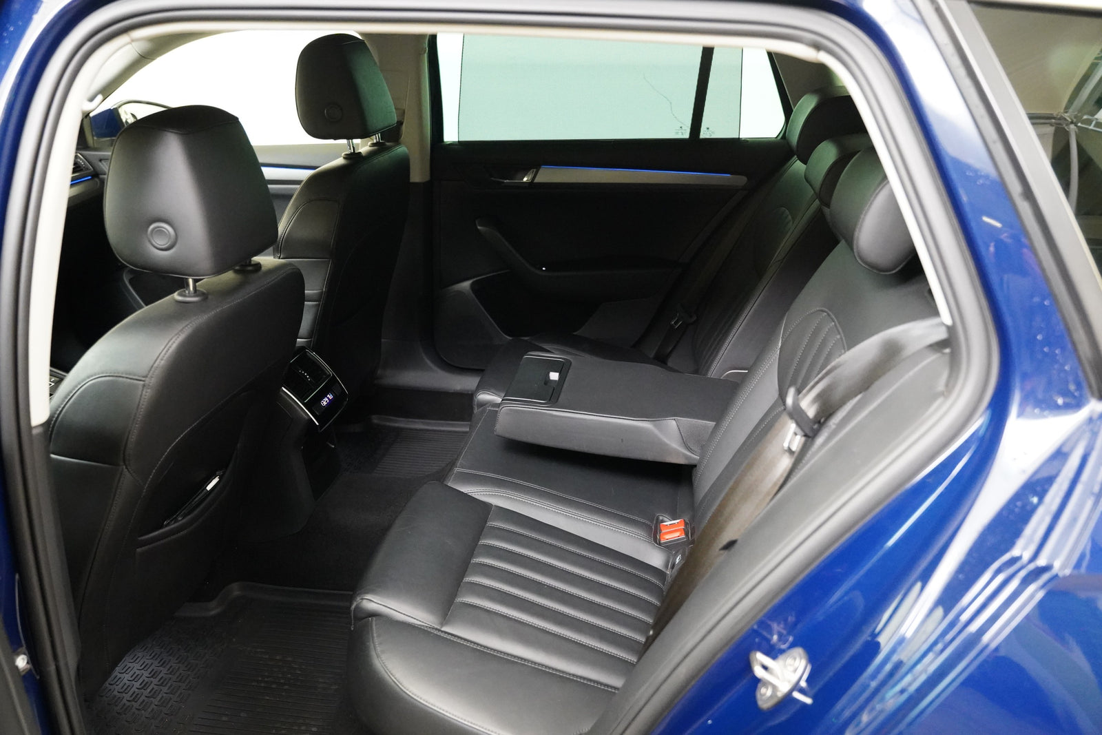 Škoda Superb 2.0 TDI 140 kW DSG Style – foto 28