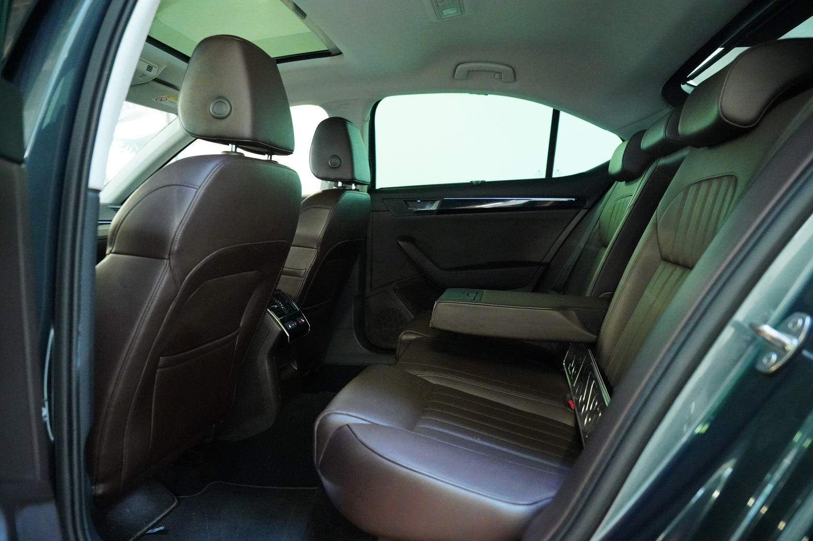 Škoda Superb 1.8 TSI 132 kW DSG L&K – foto 28