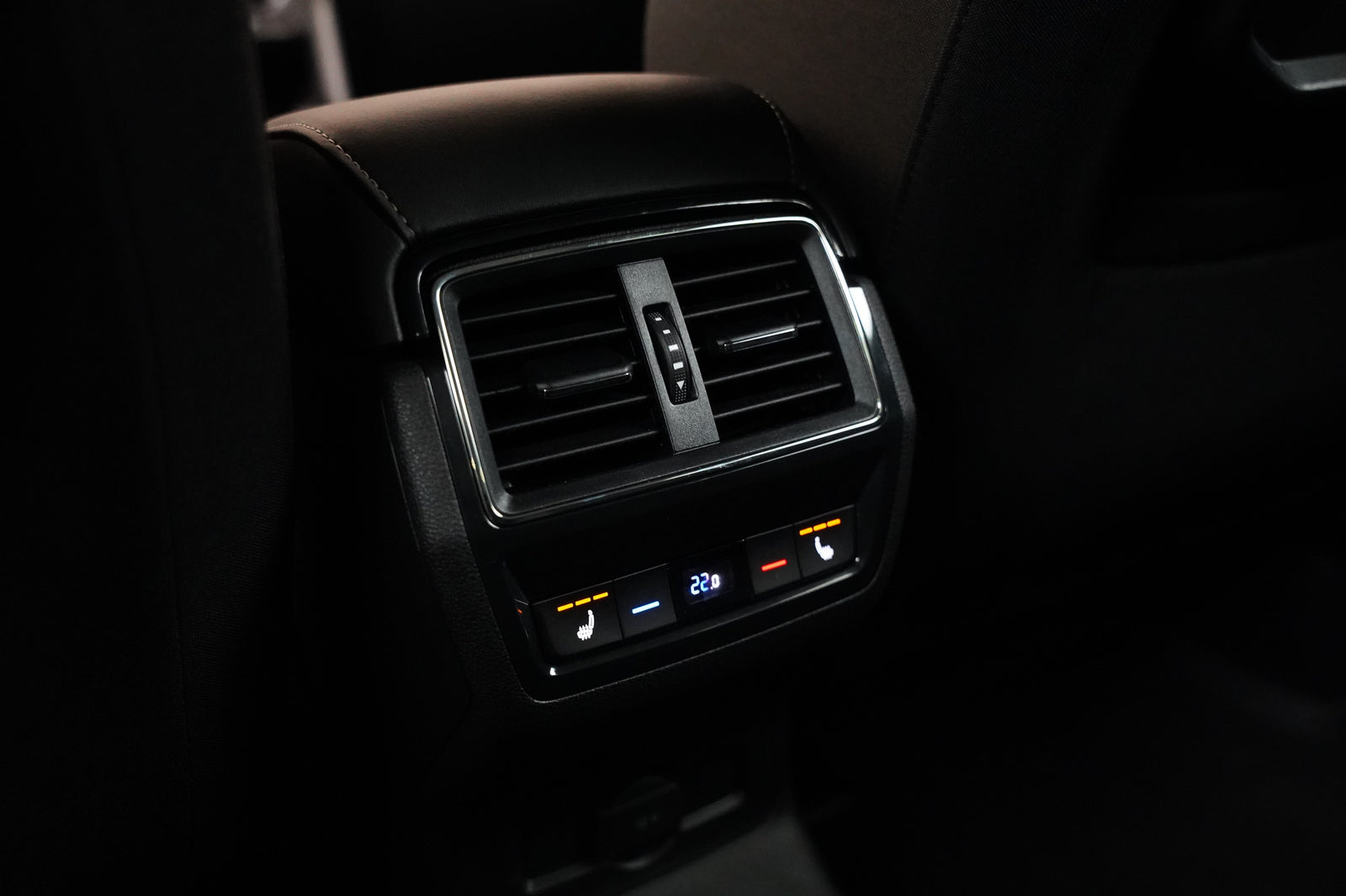 Škoda Karoq 1.5 TSI 110 kW Top Selection – foto 27