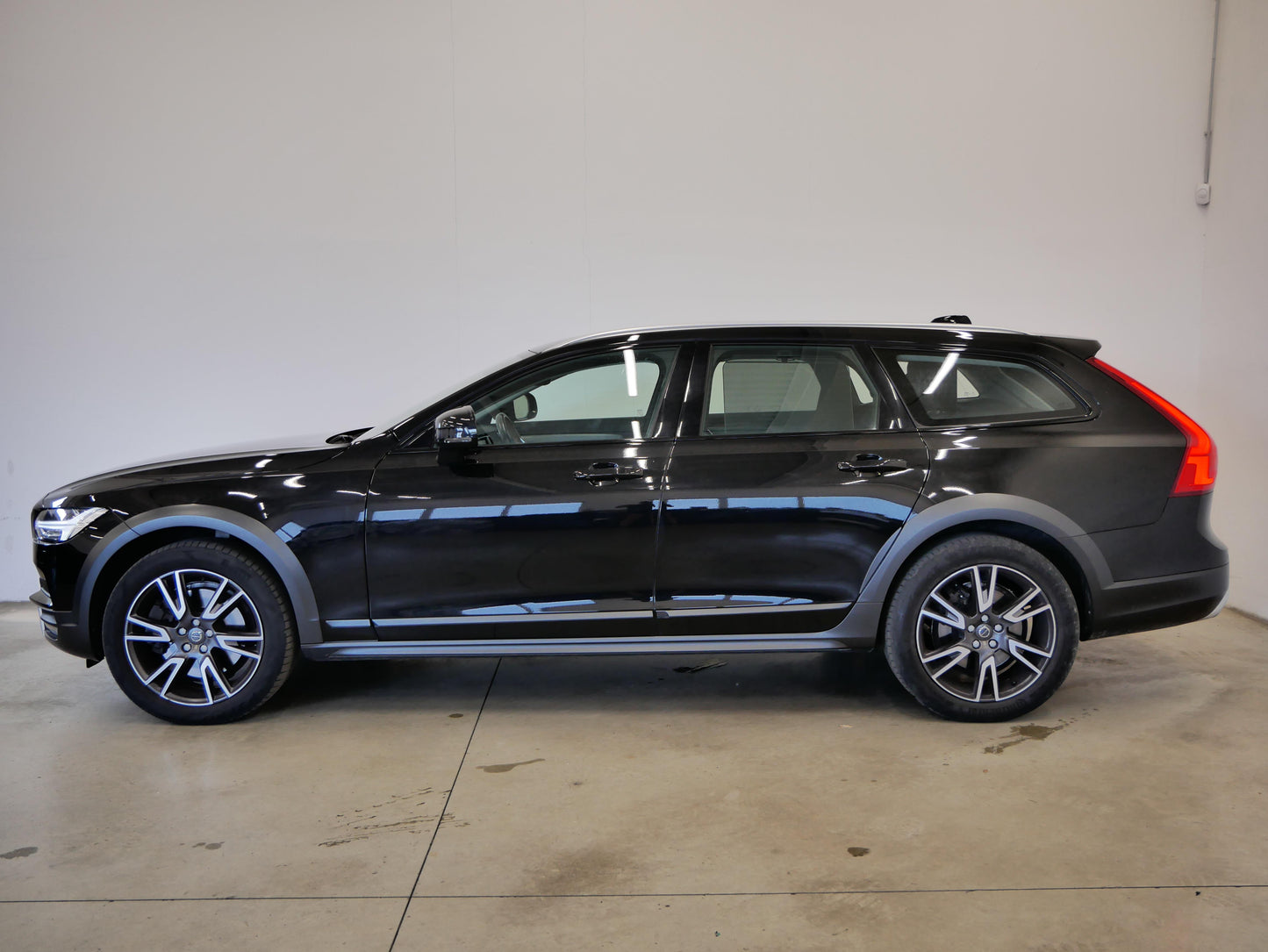 Volvo V90 D4 140kW AUT AWD Cross Country