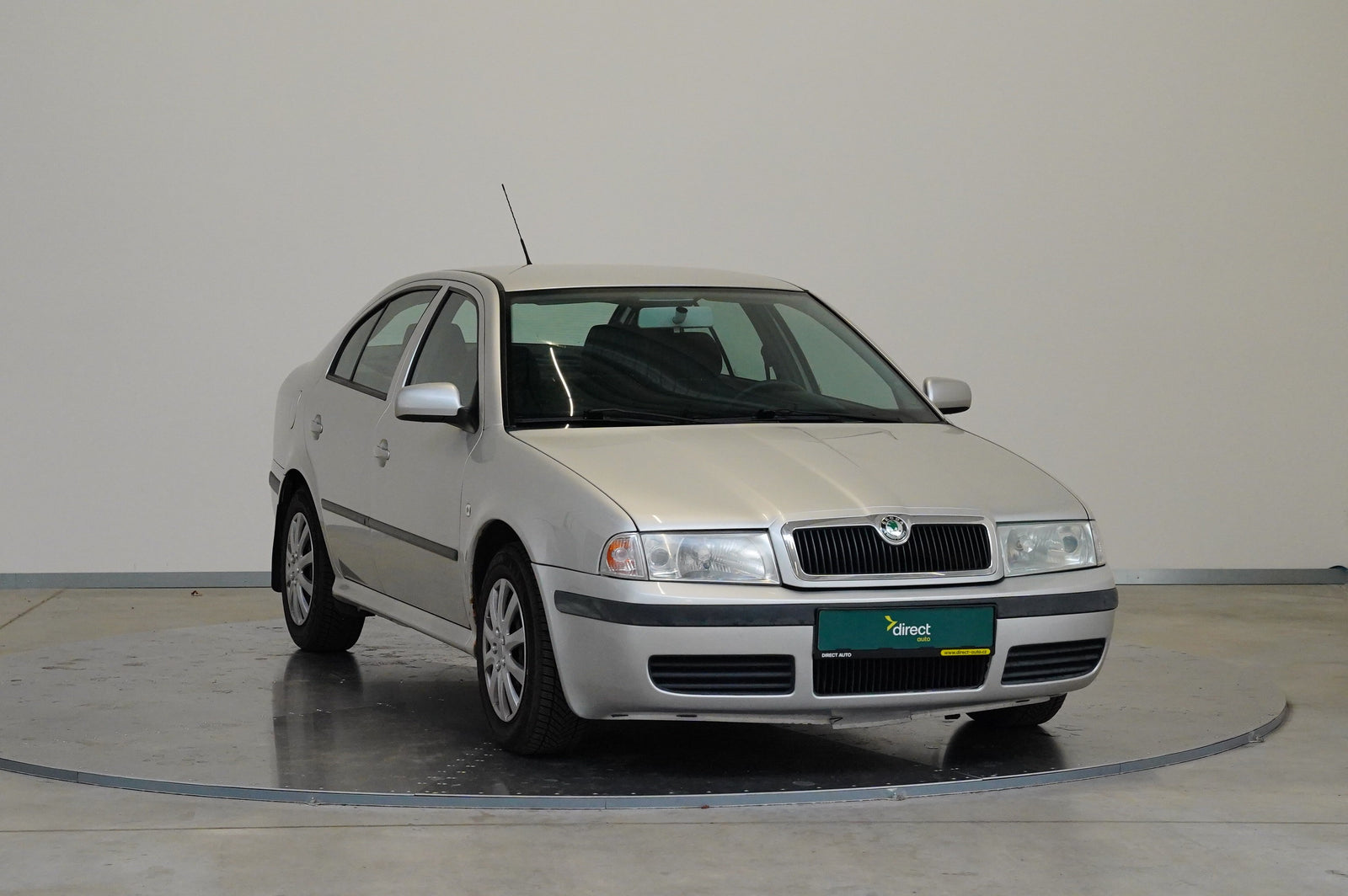 Škoda Octavia 2.0i 85 kW Tour – foto 2
