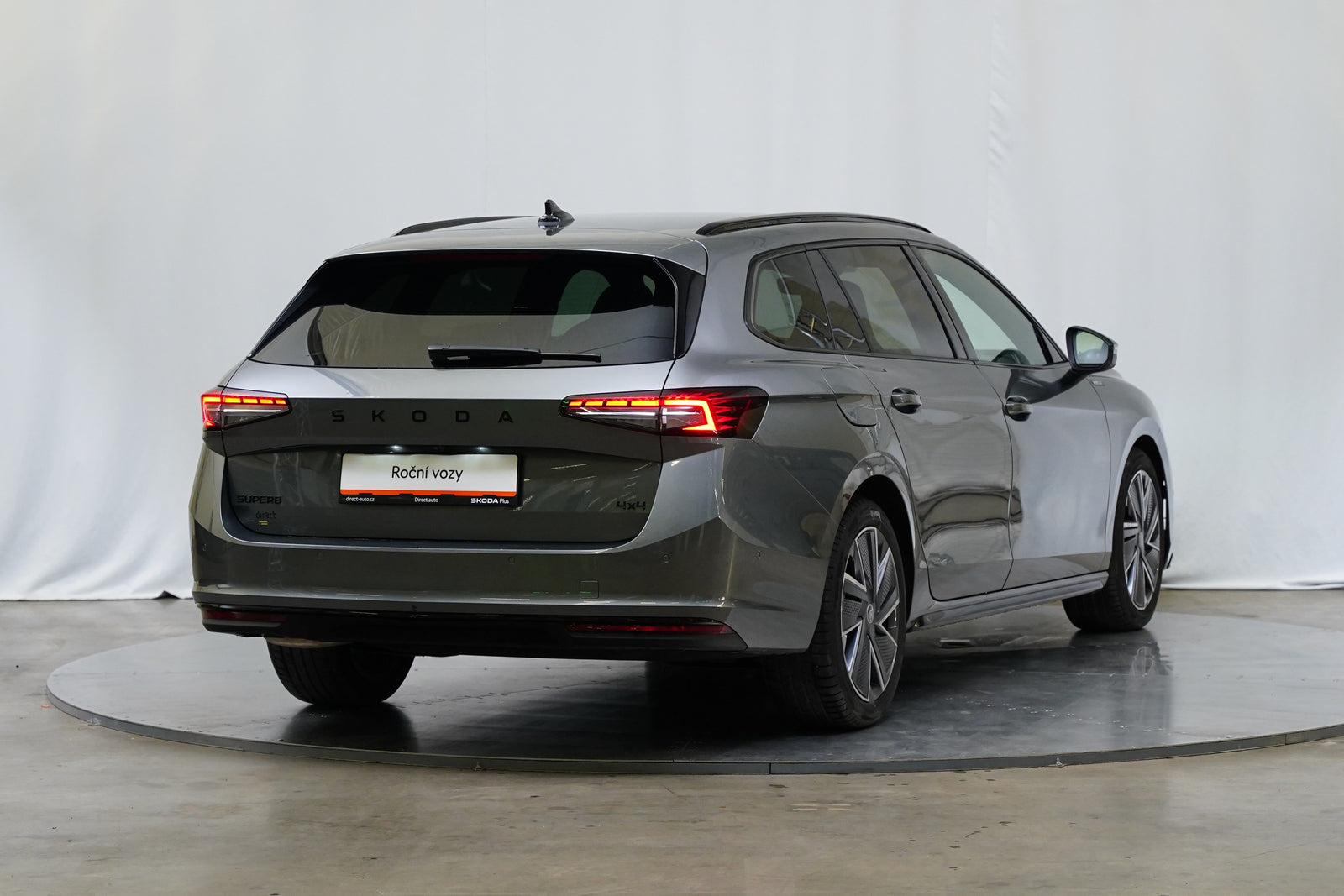 Škoda Superb 2.0 TDI 142 kW DSG Sportline – foto 2