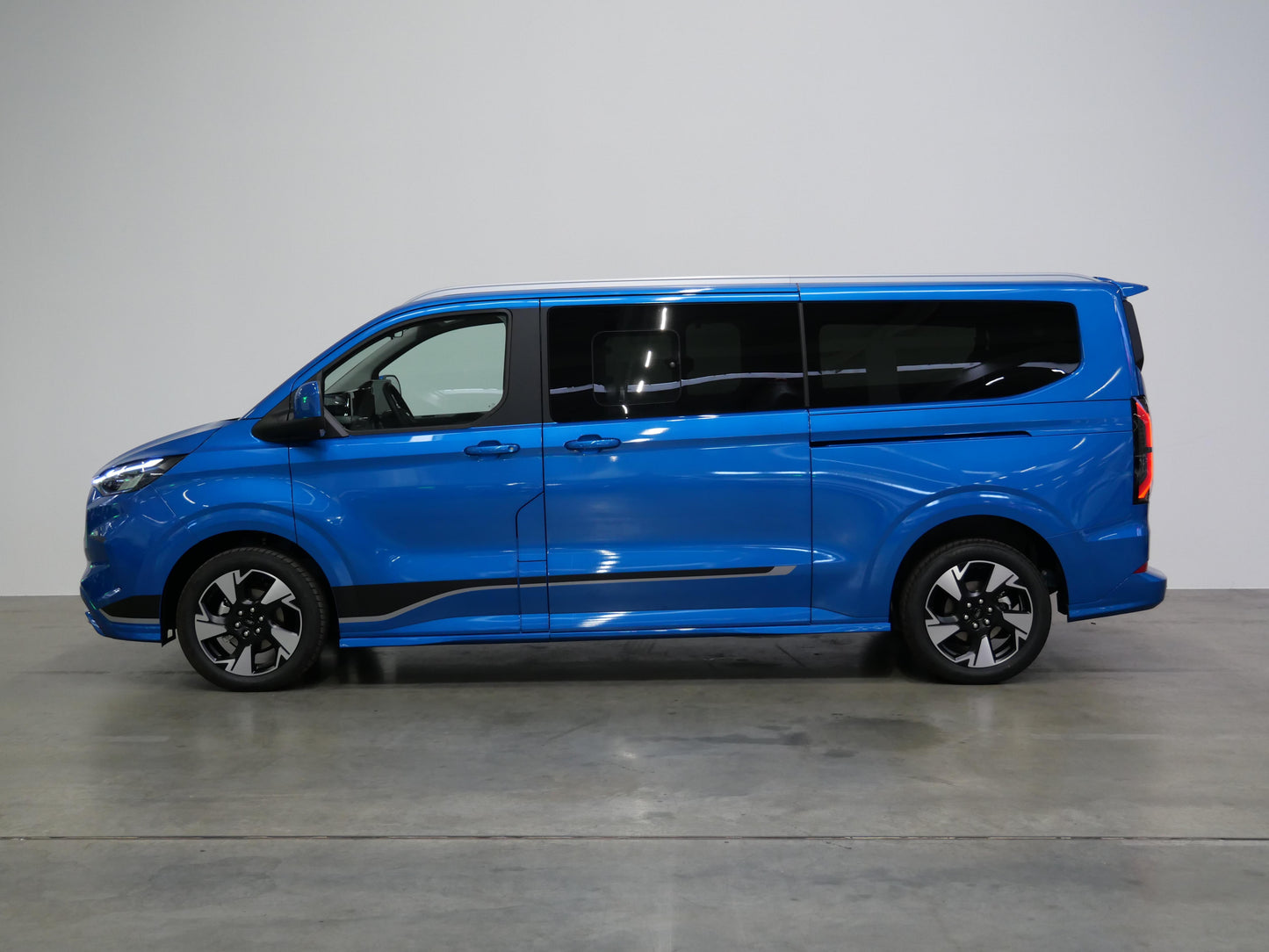 Ford Tourneo Custom 2.0 EcoBlue 125 kW Sport L2