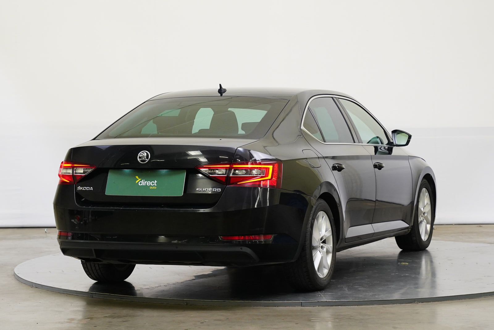 Škoda Superb 2.0 TDI 110kW Ambition – foto 2