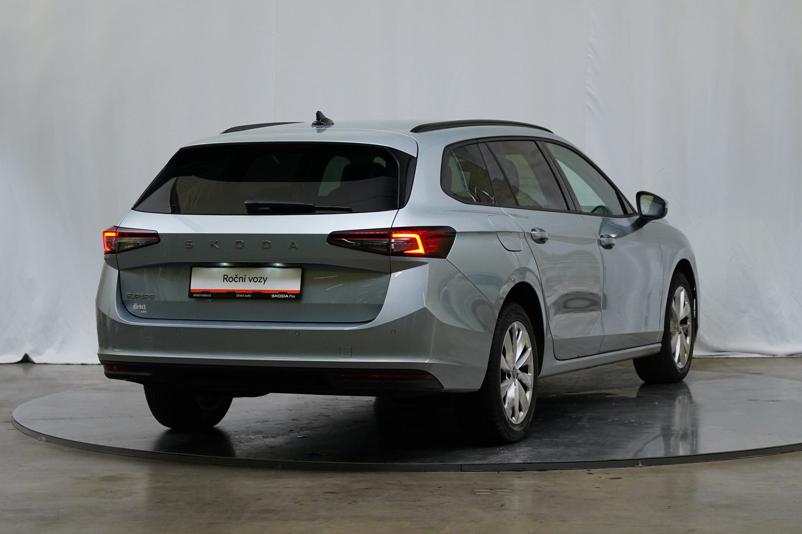 Škoda Superb 2.0 TDI 110 kW Selection – foto 2
