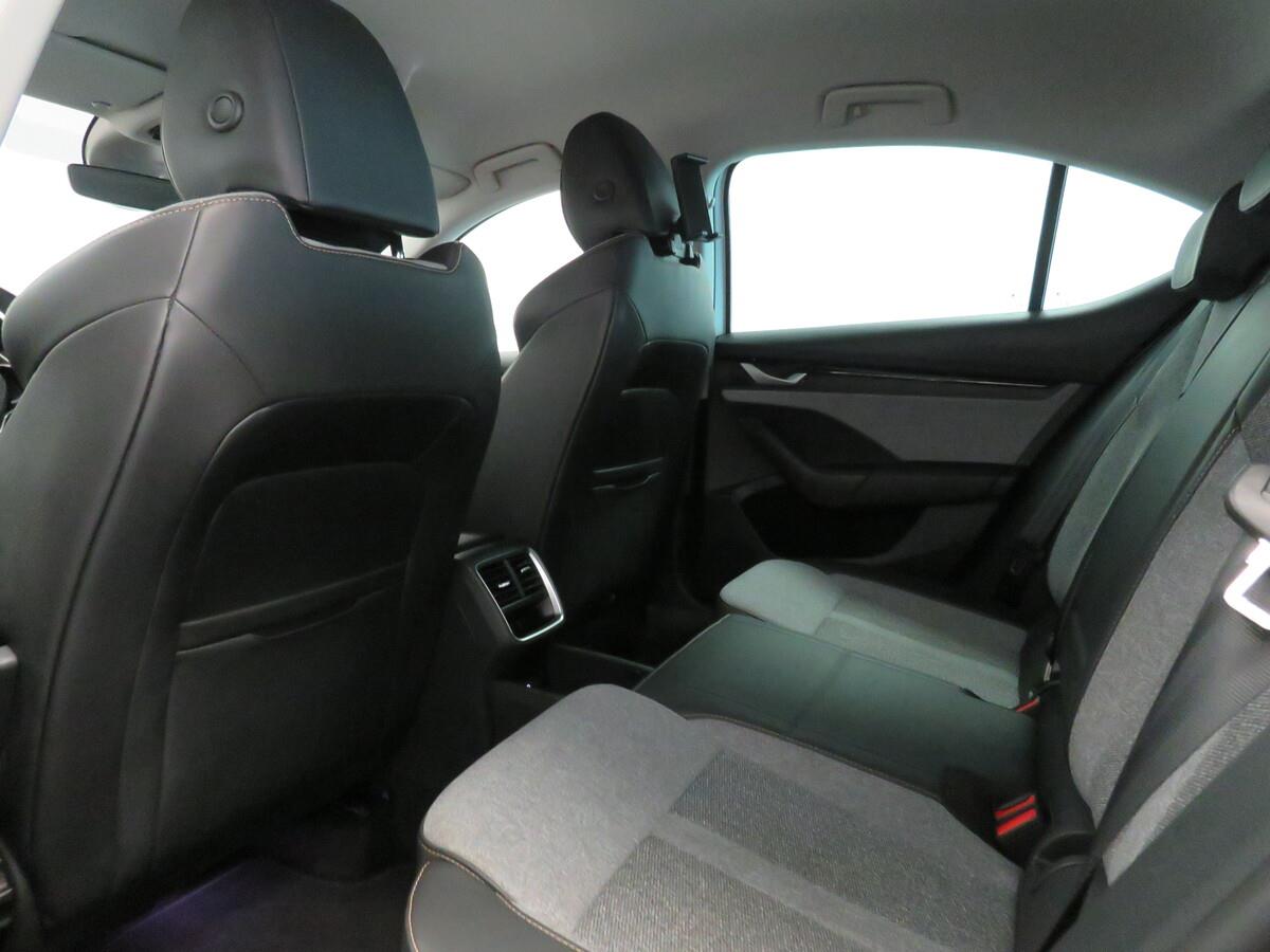 Škoda Octavia 1,5 TSI 110kW Top Selection – foto 22