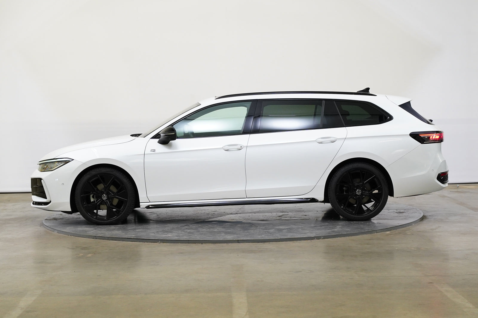 Volkswagen Passat 2.0 TDI 110 kW DSG R-Line – foto 3