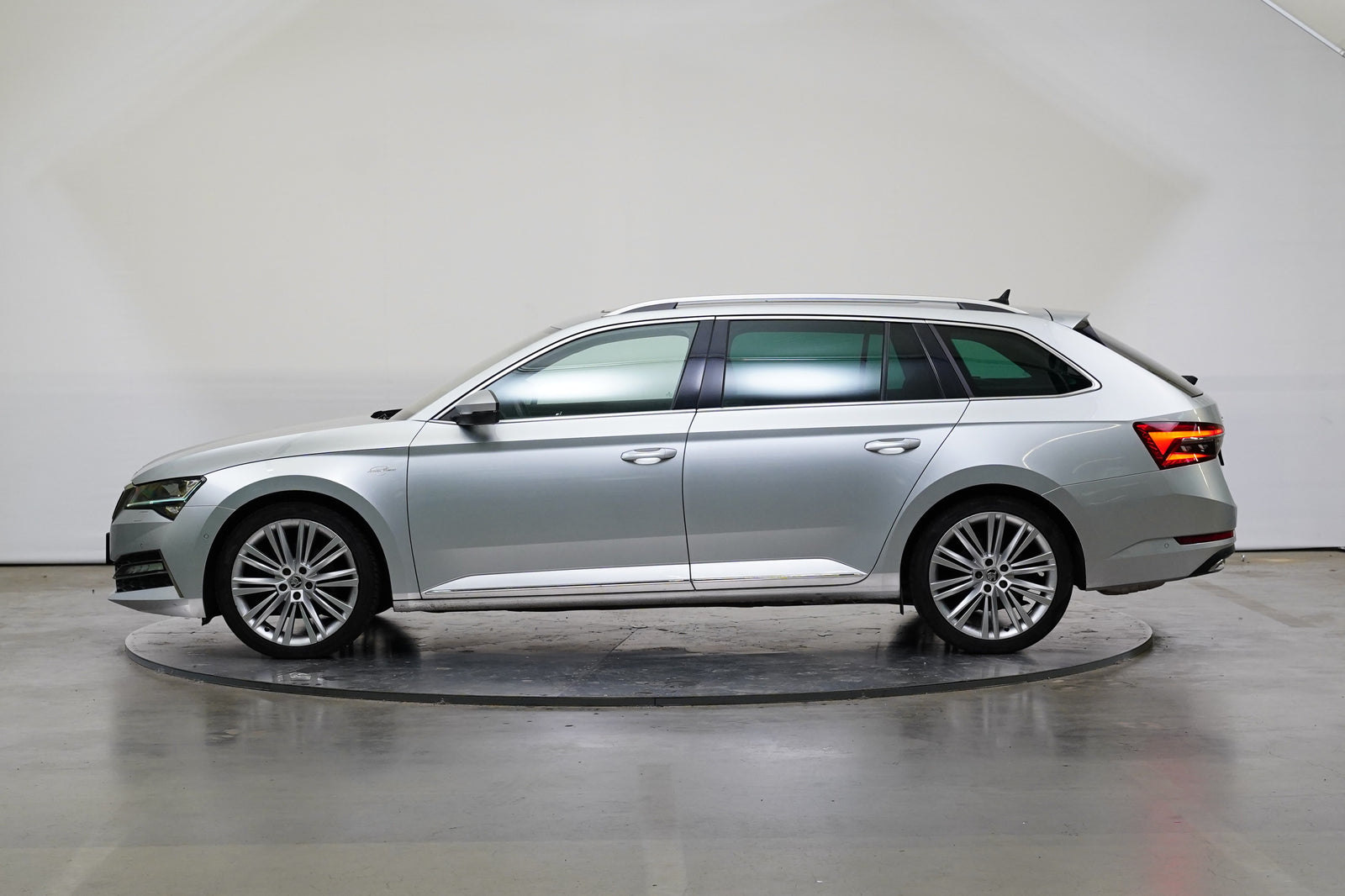 Škoda Superb 2.0 TSI 140 kW Laurin & Klemen – foto 3