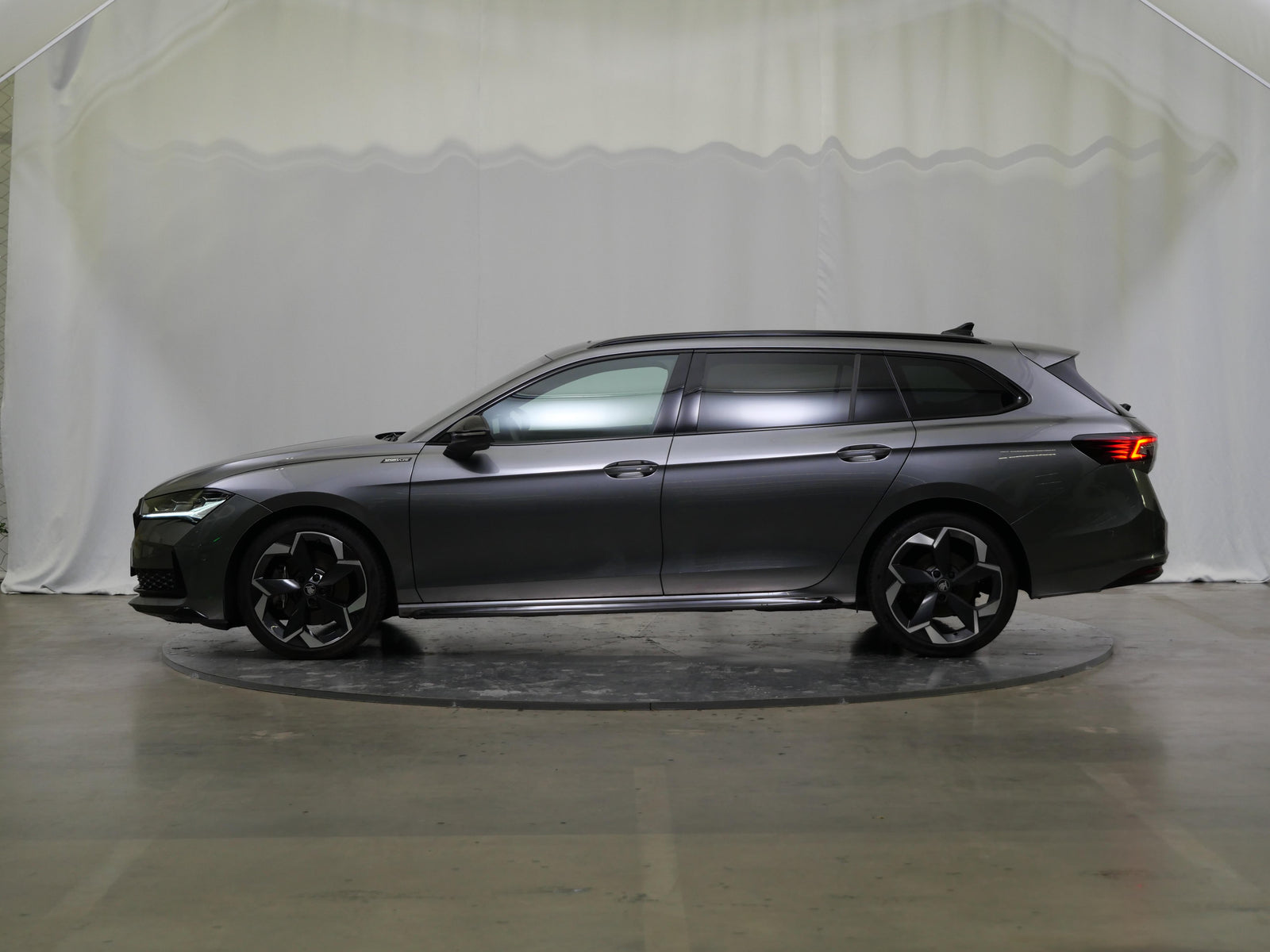 Škoda Superb 2.0 TDI 142 kW 4x4 SportLine – foto 3