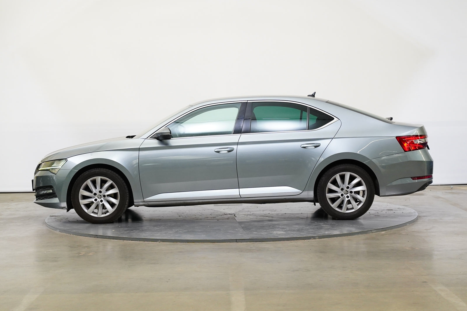 Škoda Superb 2.0 TDI 110 kW Ambition Plus – foto 3