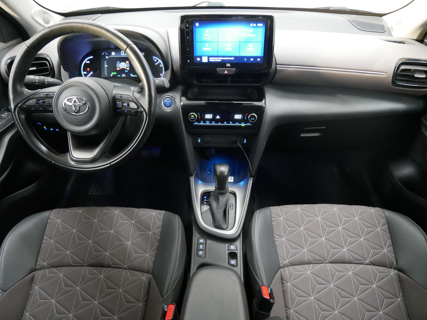 Toyota Yaris Cross 1.5 HEV 68 kW e-CVT Executive
