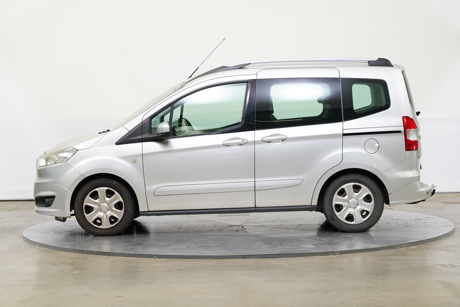 Ford Tourneo Courier 1.0 EcoBoost 74 kW – foto 3