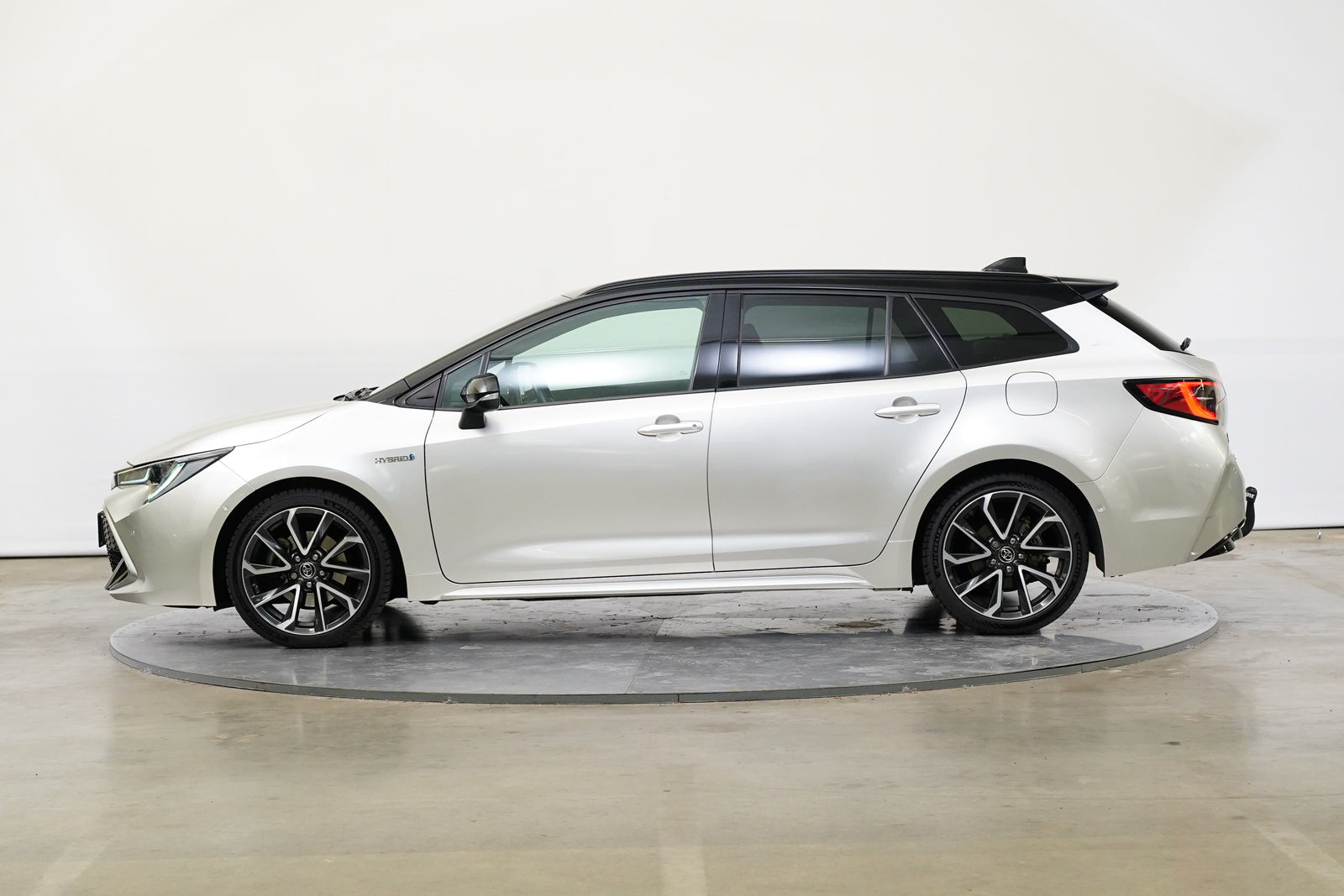 Toyota Corolla 2.0 HEV e-CVT 112 kW Selection – foto 3