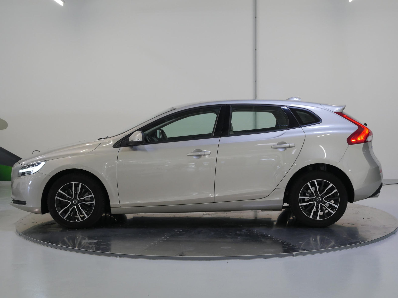 Volvo V40 D3 110 kW Momentum – foto 3