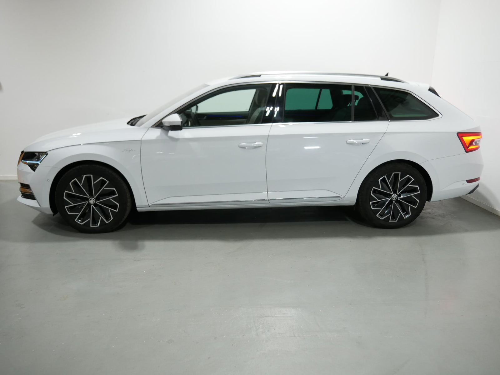Škoda Superb 2.0 TDI 147 kW L&K – foto 3