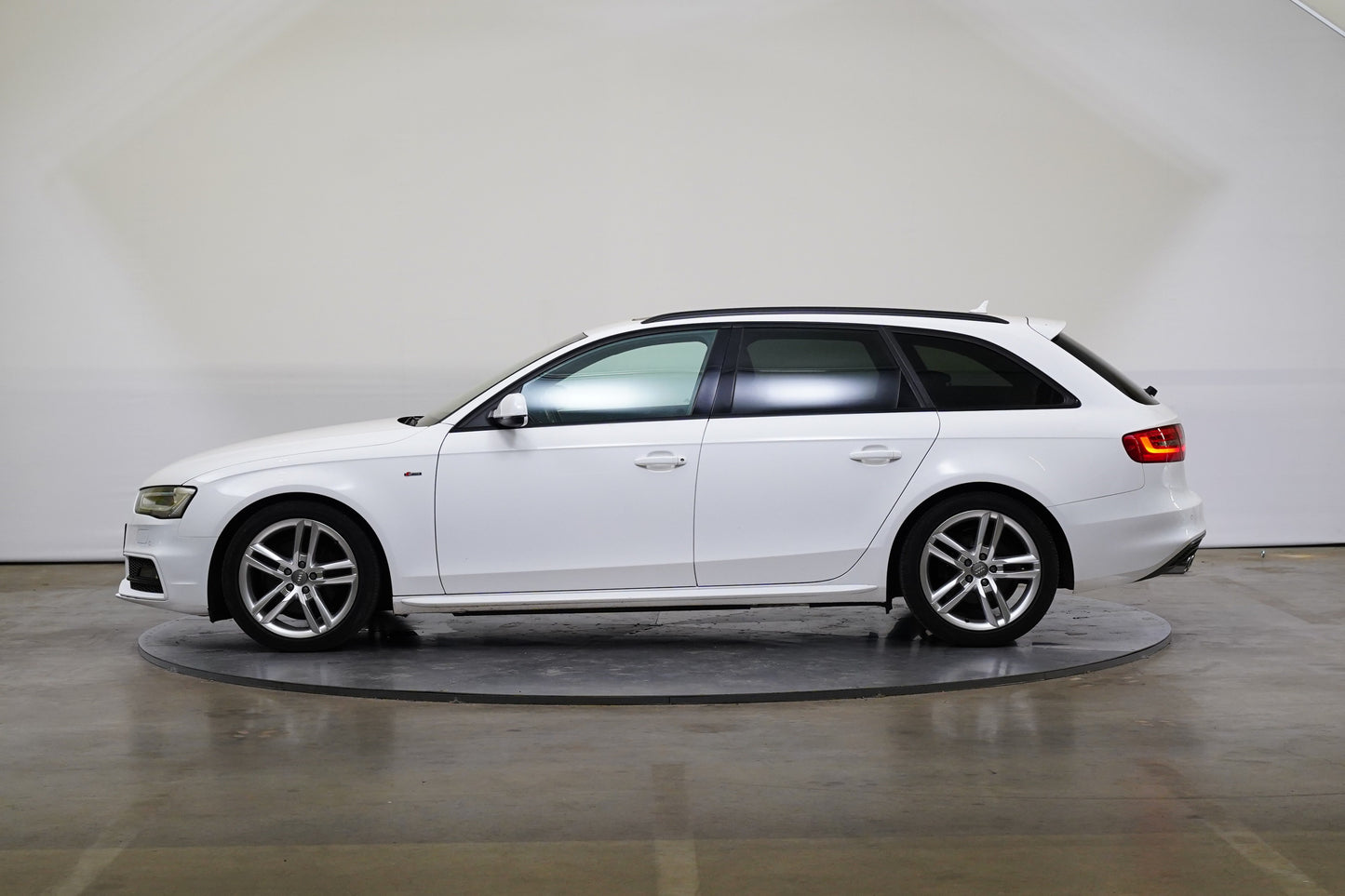 Audi A4 2.0 TDI 110 kW S line plus